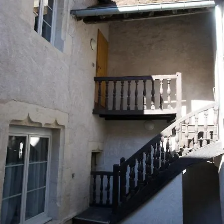 Duplex Charmant Idealement Situe Dole Exterior photo